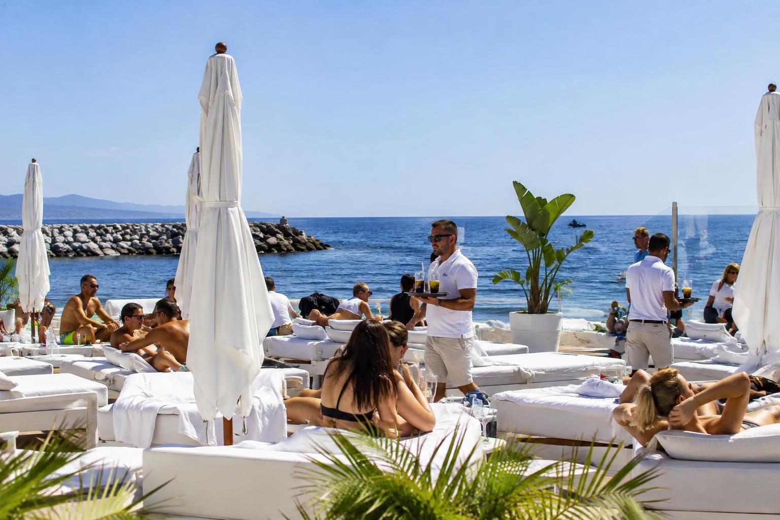 La Sala by the Sea
